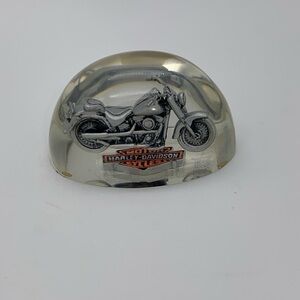 Mfd. Hallmark Vtg. HARLEY-DAVIDSON MOTORCYCLES Lucite Dome Paperweight #1DAV3016